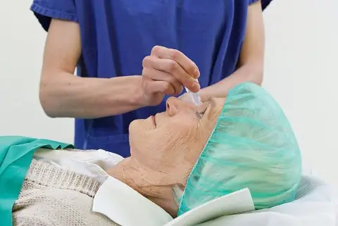 Szürkehályog műtét: Mit hallhat, láthat és érezhet szürkehályog műtét közben?