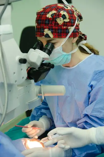 Operacija sive mrene: Šta sve možete čuti, videti i osećati tokom operacije katarakte?