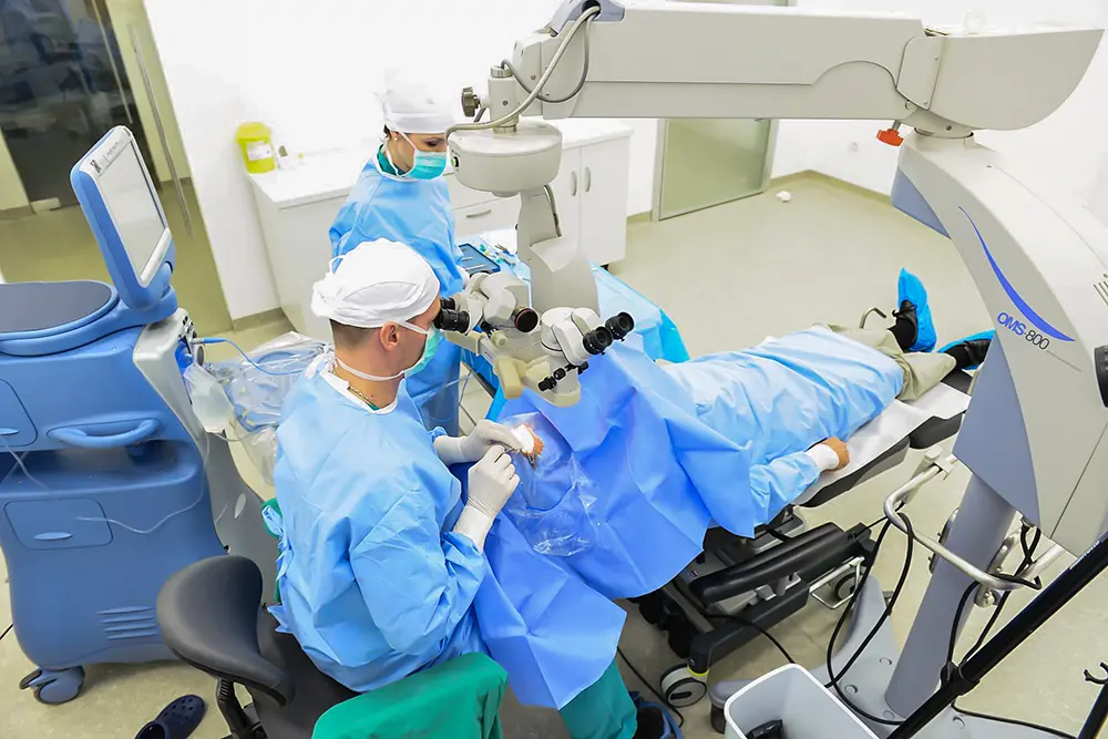 Operacija-sa-ugradnjom-faknih-sočiva