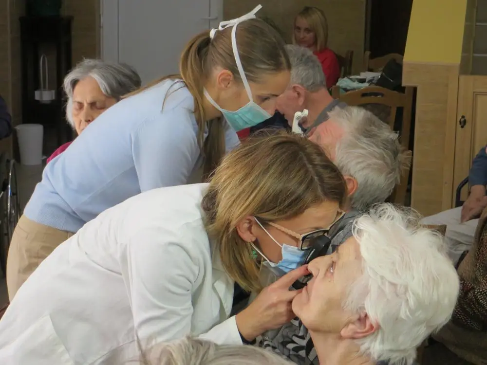 Ingyenes vizsgálatok az idősek otthonában 