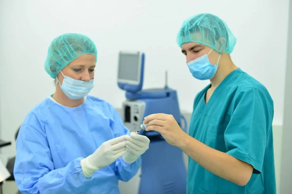 Szembe adott injekció