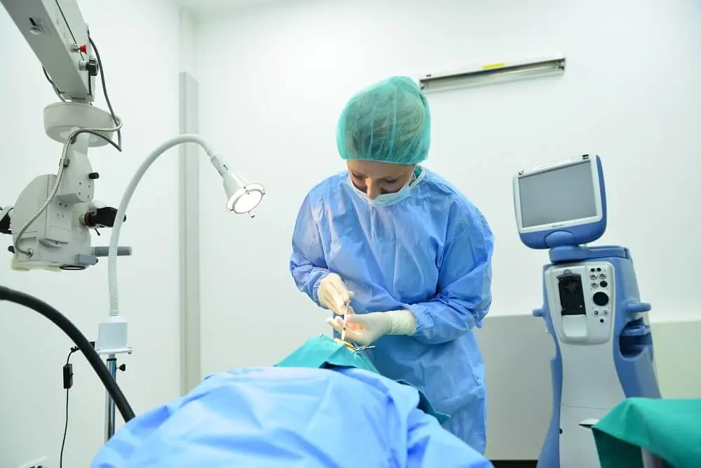 Szembe adott injekció