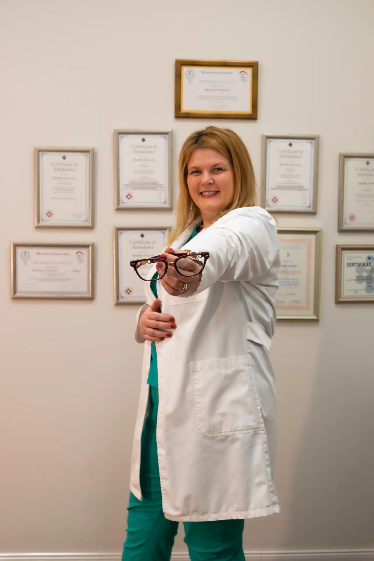 dr Alisa Gvojić Szemész szakorvos